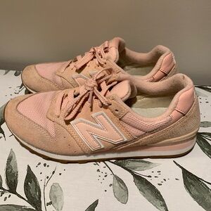 New Balance 996 Pink Sneakers